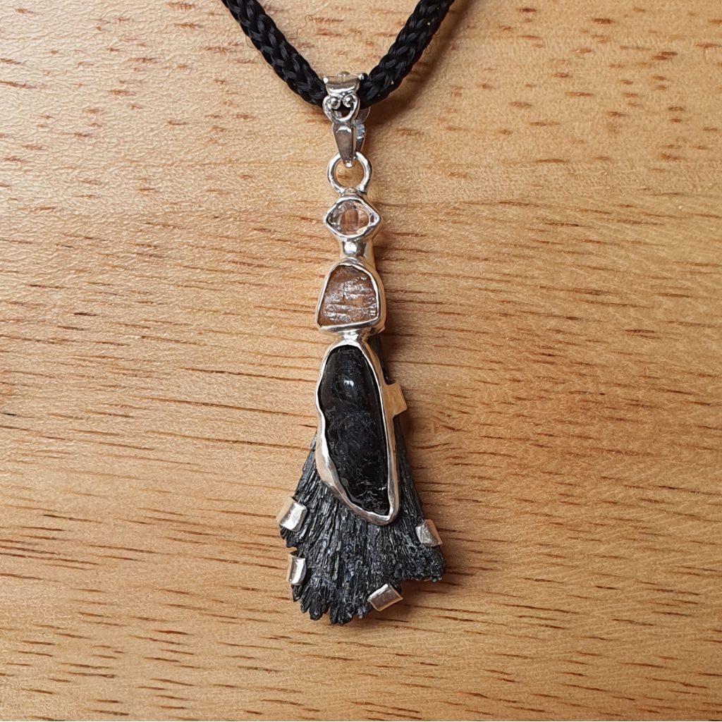 BLACK KYANITE PENDANT
