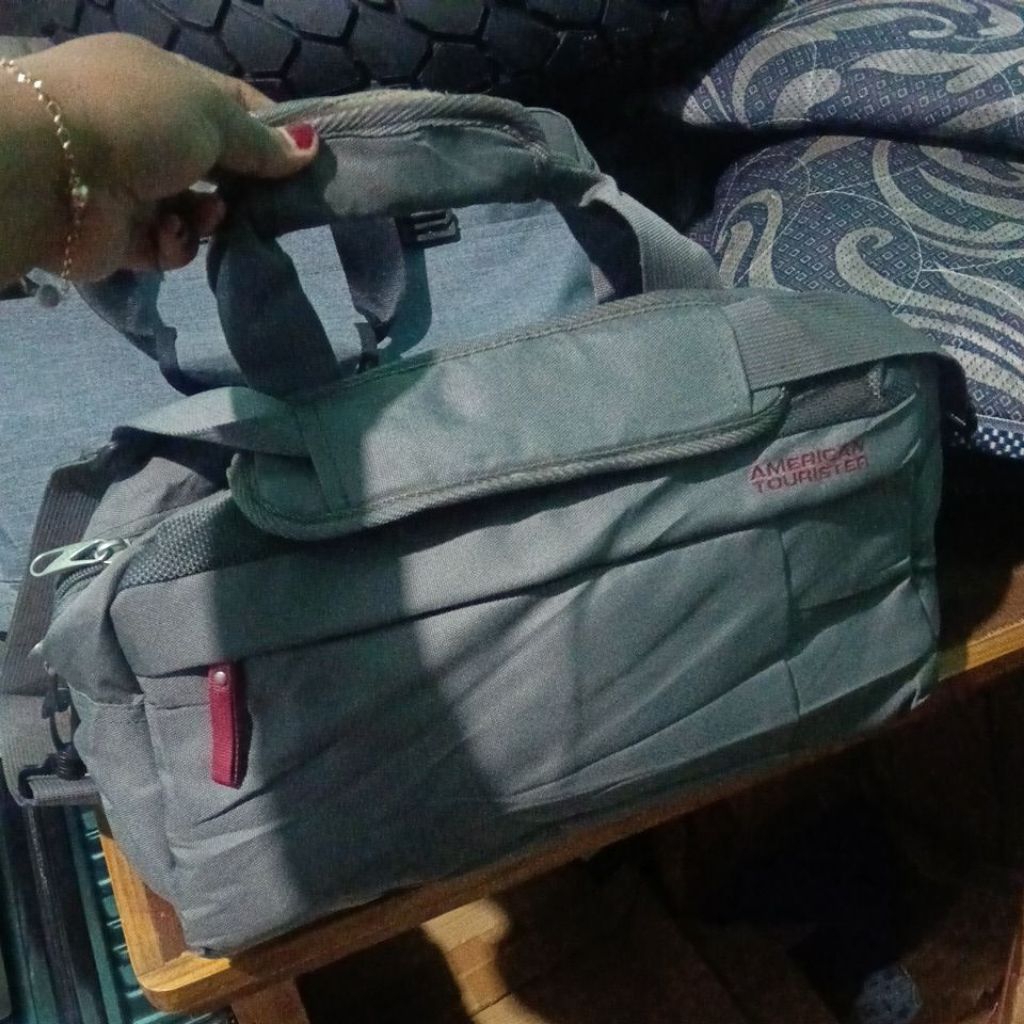American tourister duffle bag