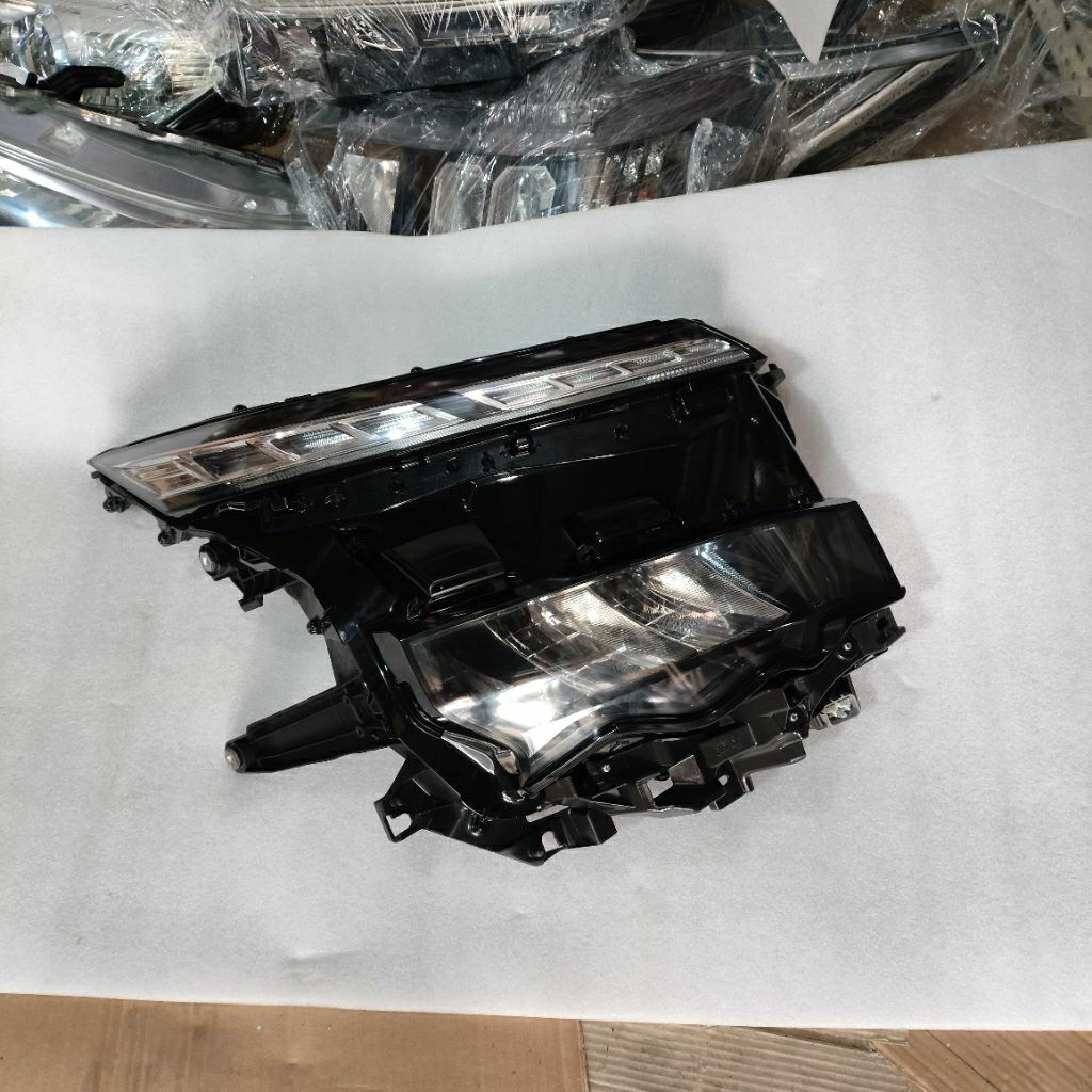 Headlamp Toyota Voxy 2022-2025 original