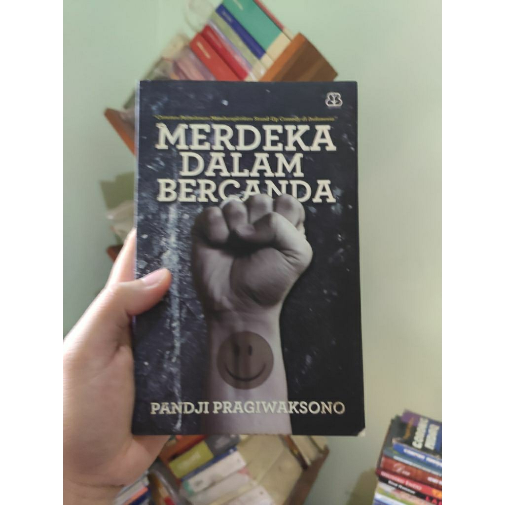 [PRELOVED ORI] Merdeka Dalam Bercanda - Pandji Pragiwaksono Buku Bekas
