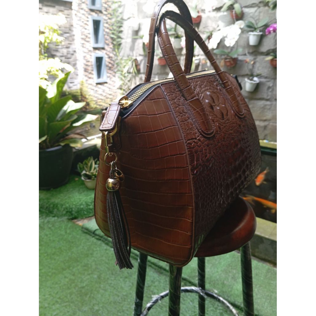 tas kulit buaya asli mewah banget.kualitas lebih bagus dari kookjac