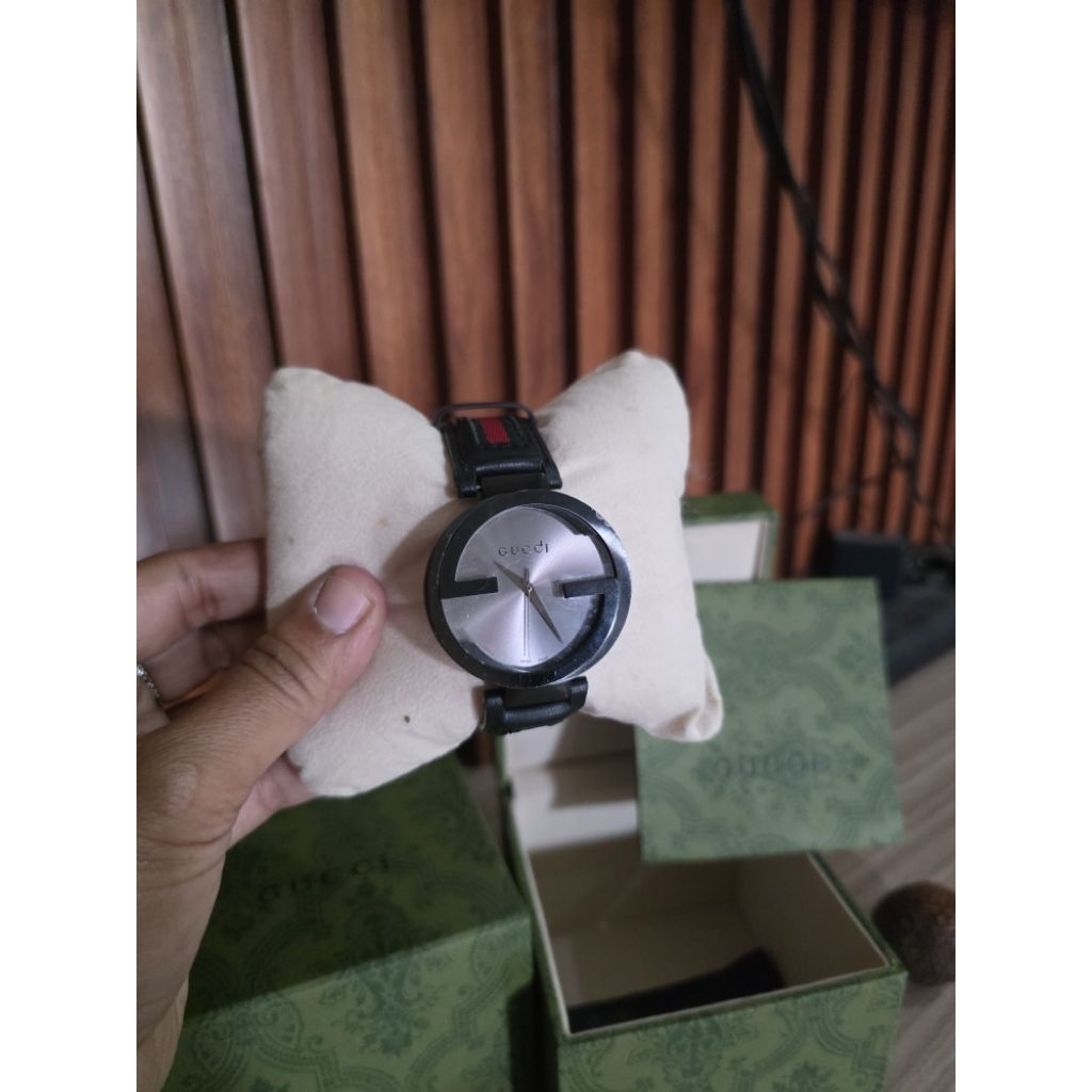 Preloved Jam gucci model G