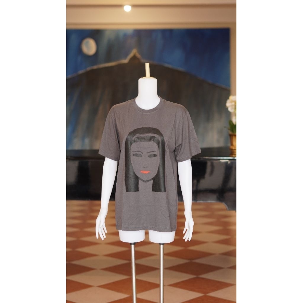 Kaos Official Jeihan Sukmantoro – Seri Figur PerempuanStudio Jeihan Art Center – Official Merchandis