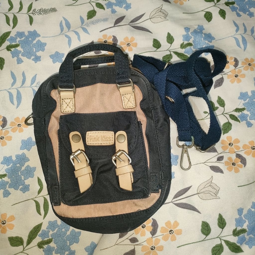 (Preloved) 0734-0263 Tas Slingbag Casual Pink Kiss by Elizabeth Baca Deskripsi