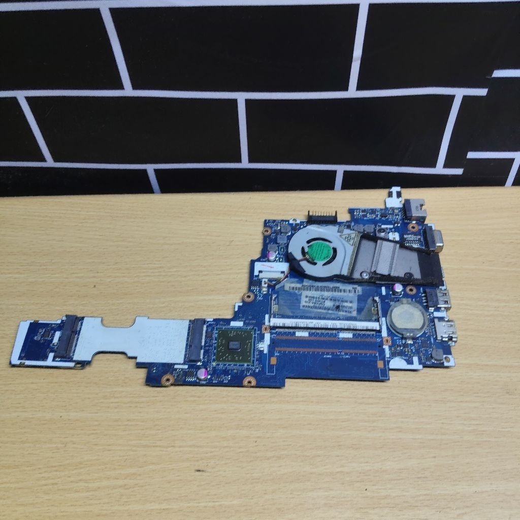 Motherboard Mainboard Mobo Mesin Normal nyala hidup Laptop Notebook Acer Aspire one 722 AO722