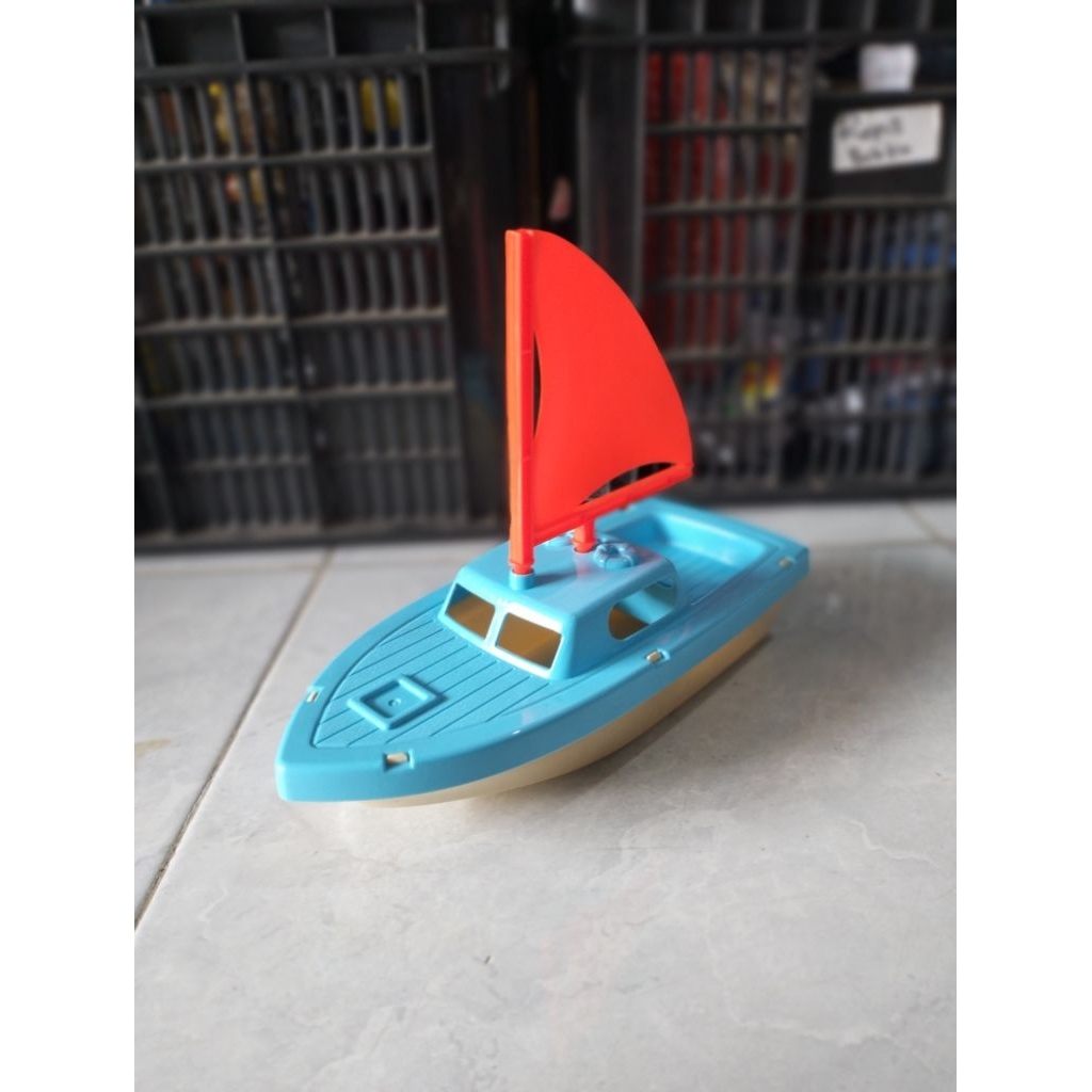 PERAHU PLASTIK BISA MENGAMBANG DI ATAS AIR YP 5 / mainan perahu layar