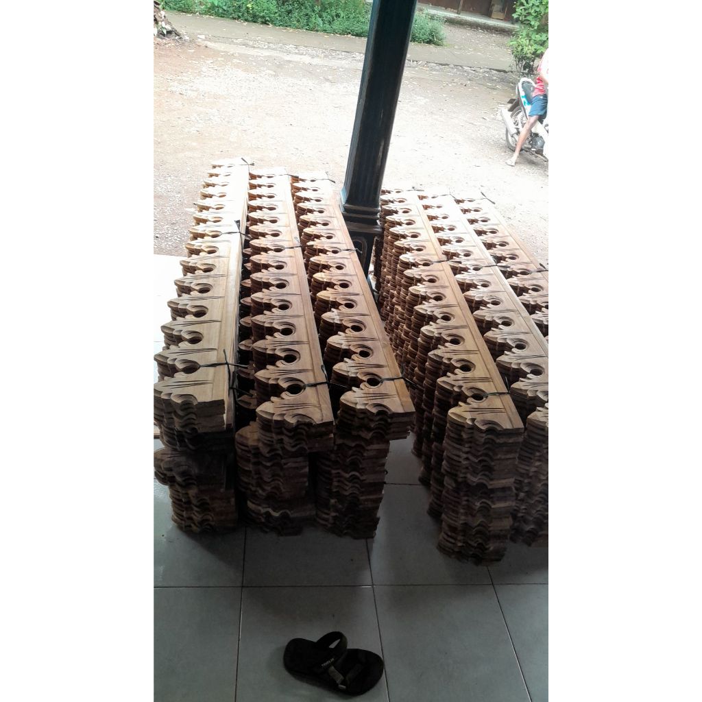 Lisplang Kayu Jati Motif Cemara 20cm x 2m x 1 8cm Ukir Jepara Untuk Rumah Joglo