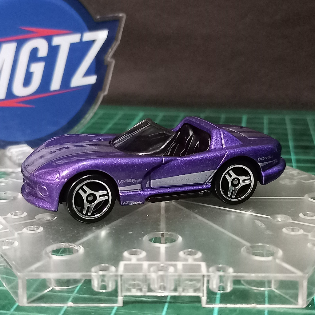 hotwheels roadsters Dodge Viper RT/10 diecast 1:64 mattel