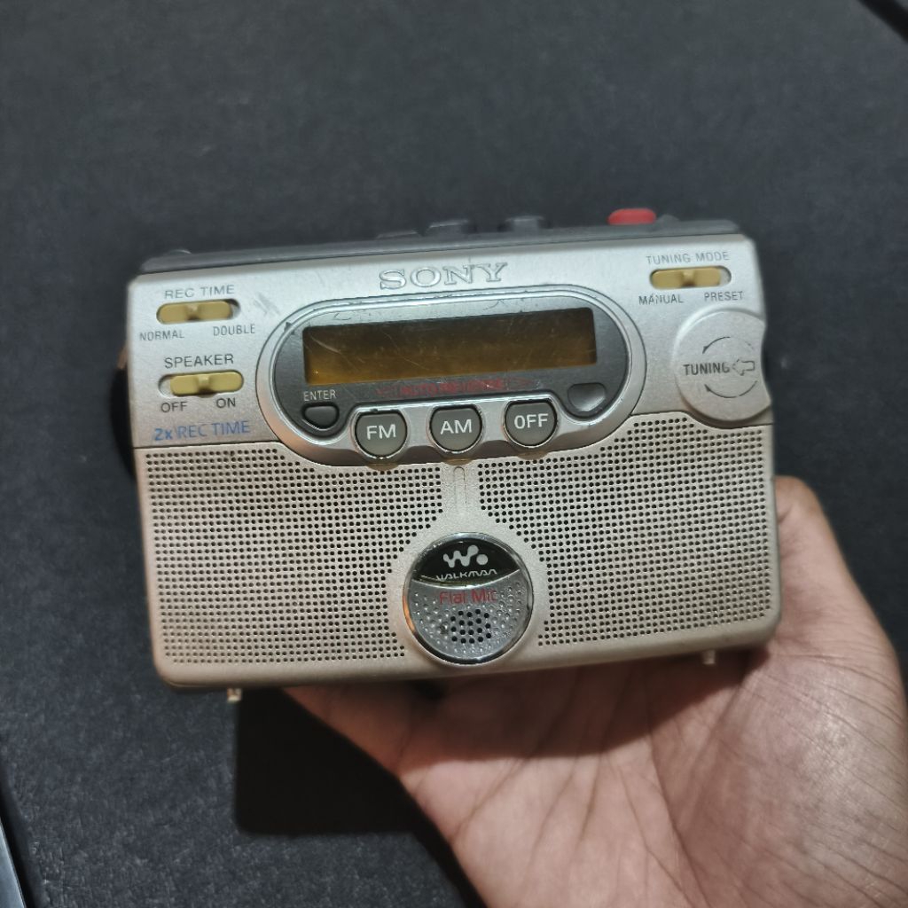 Walkman Cassette Player jadul with speaker internal