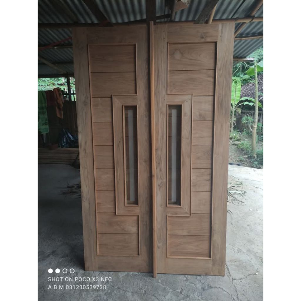 pintu utama kayu jati tua
