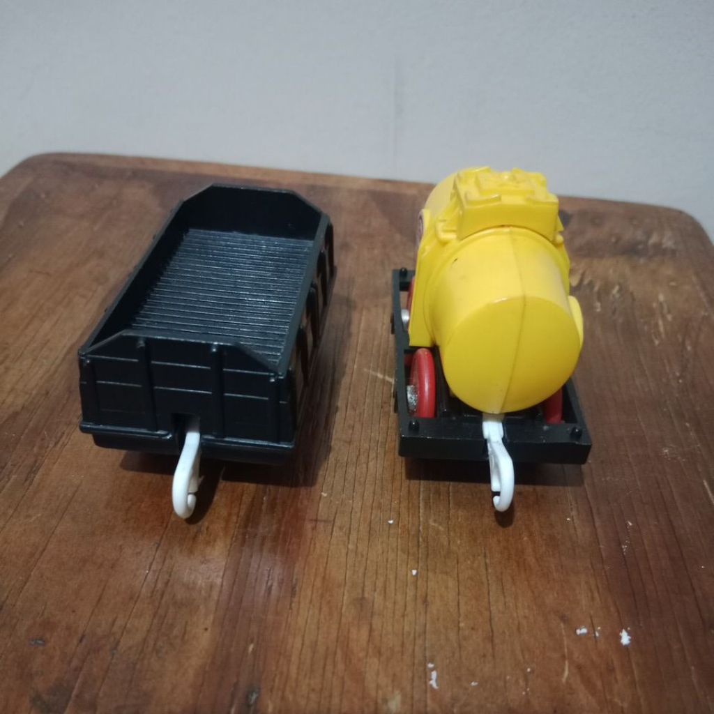 Thomas and friends trackmaster tender