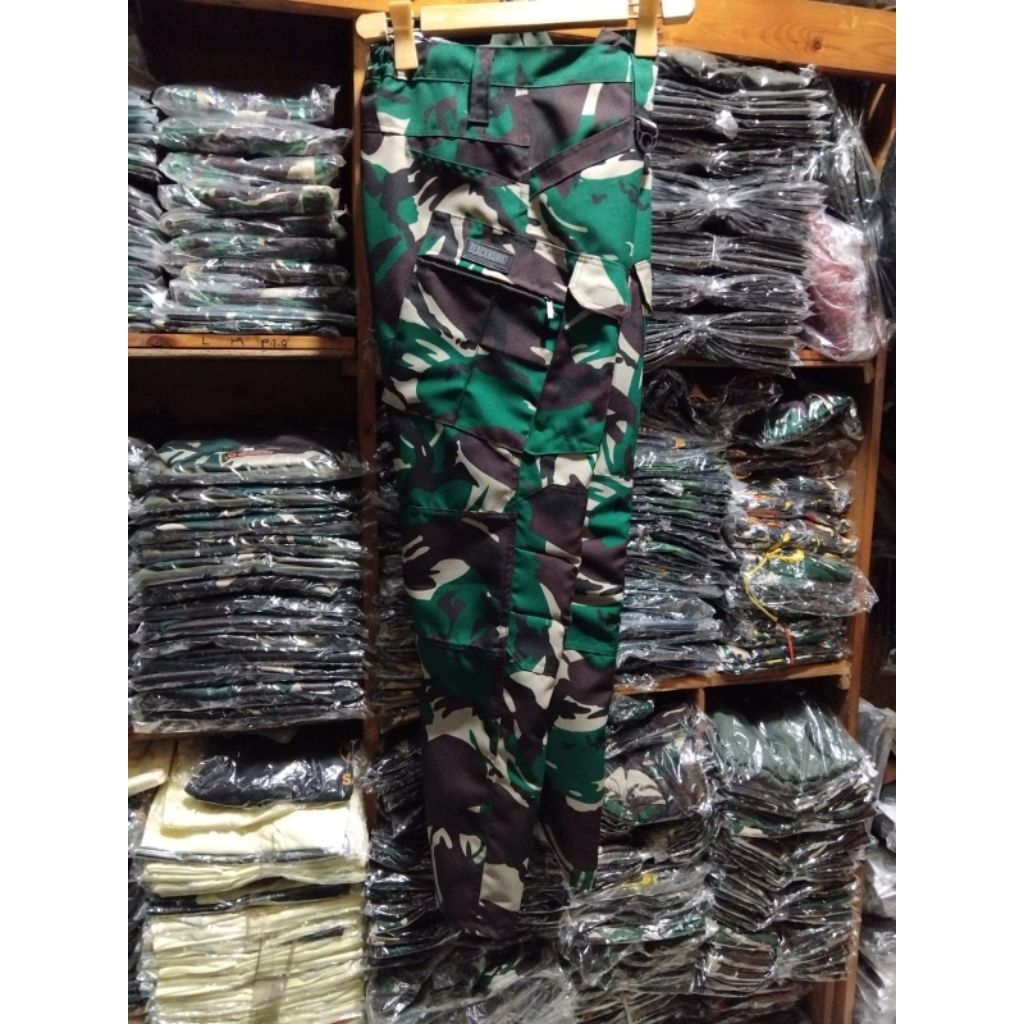 CELANA LORENG BLACKHAWK