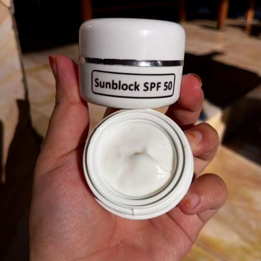 Sunblock spf 50/cream wajah/sunscreen wajah glow spf/krim wajah