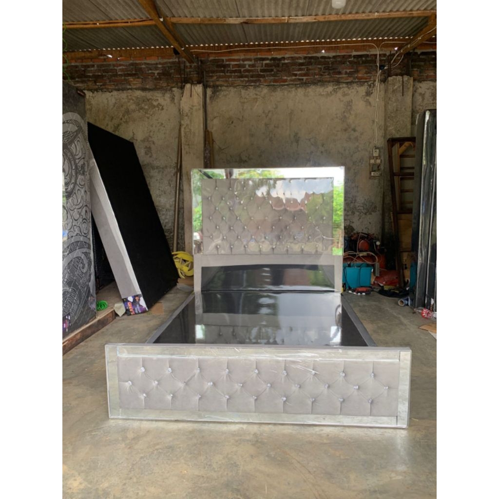 dipan minimalis kaca tinggi 150