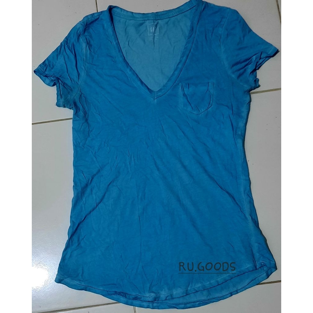 used women t-shirt slim fit V neck by GAP