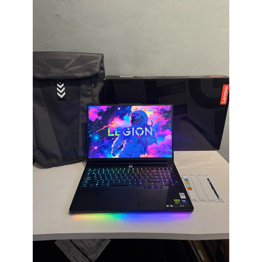 Legion 7 Pro RTX 5090 24GB GDDR7 Intel Ultra 9 275HX Garansi 3 Thn