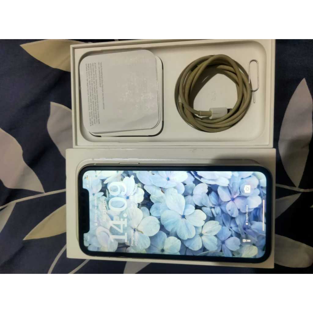 IPHONE 11 BEKAS 128 GB MULUS BARANG EX IBOX