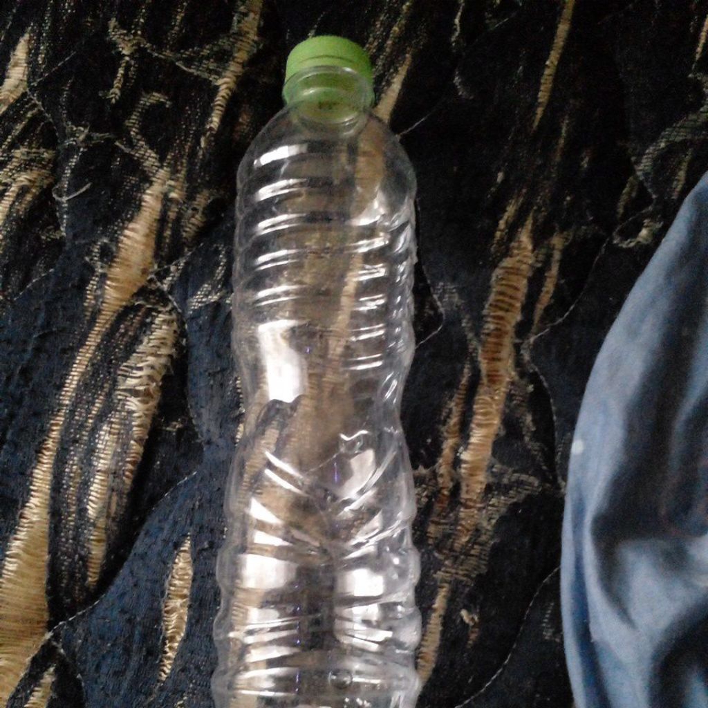 botol plastik kosong bekas