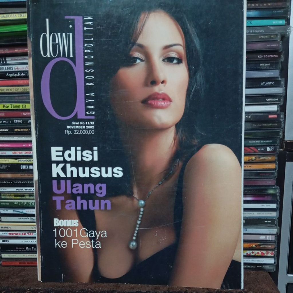 majalah dewi gaya kosmopolitan November 2002 cover Sophia Latjuba