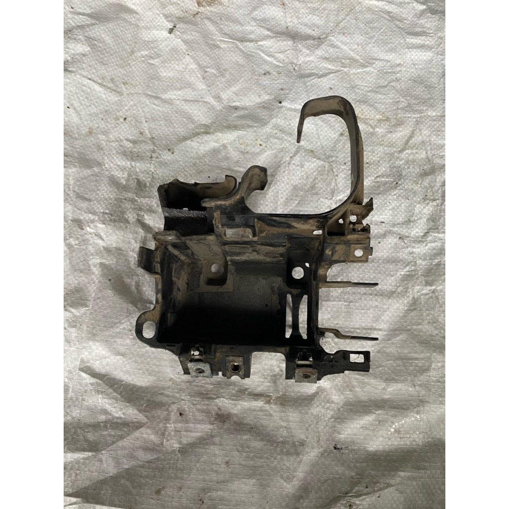 Dudukan aki xeon 125 fi rc gt original copotan