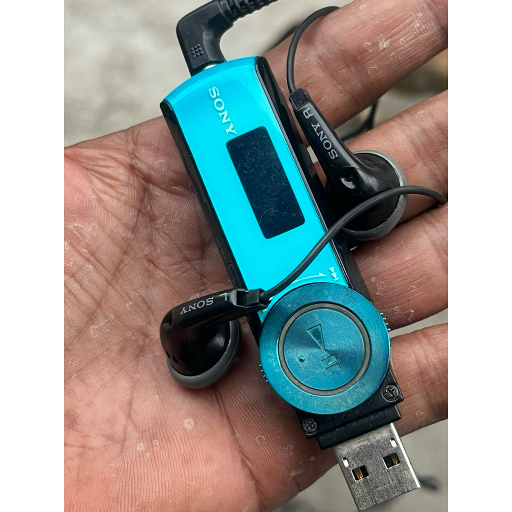 Sony Walkman NWZ-B184 dan Mp3 simbadda