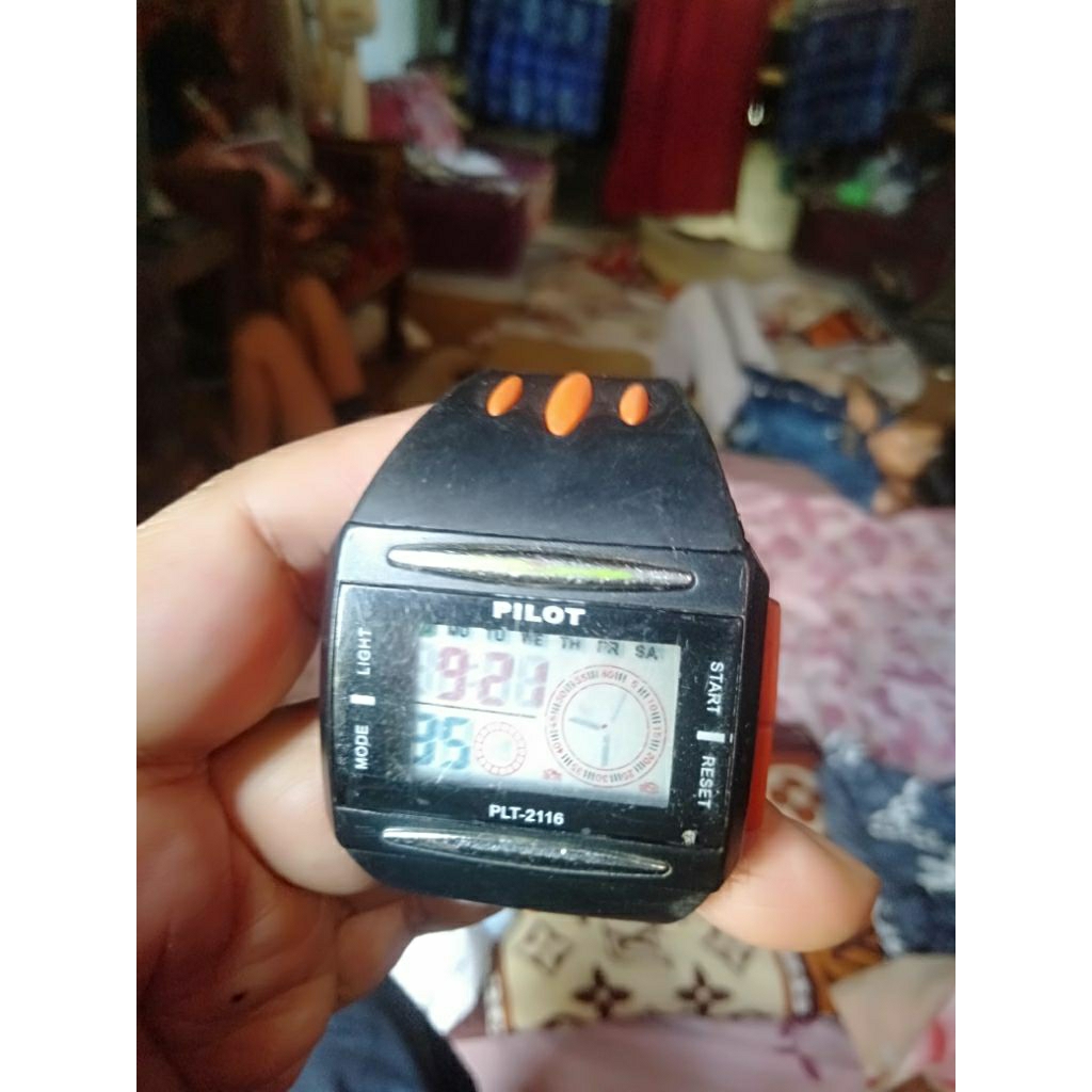 Jam tangan second digital pilot