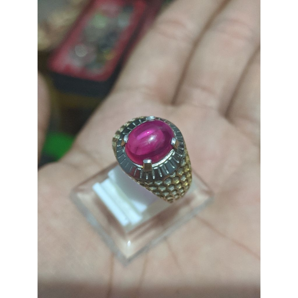 Batu cincin merah siem