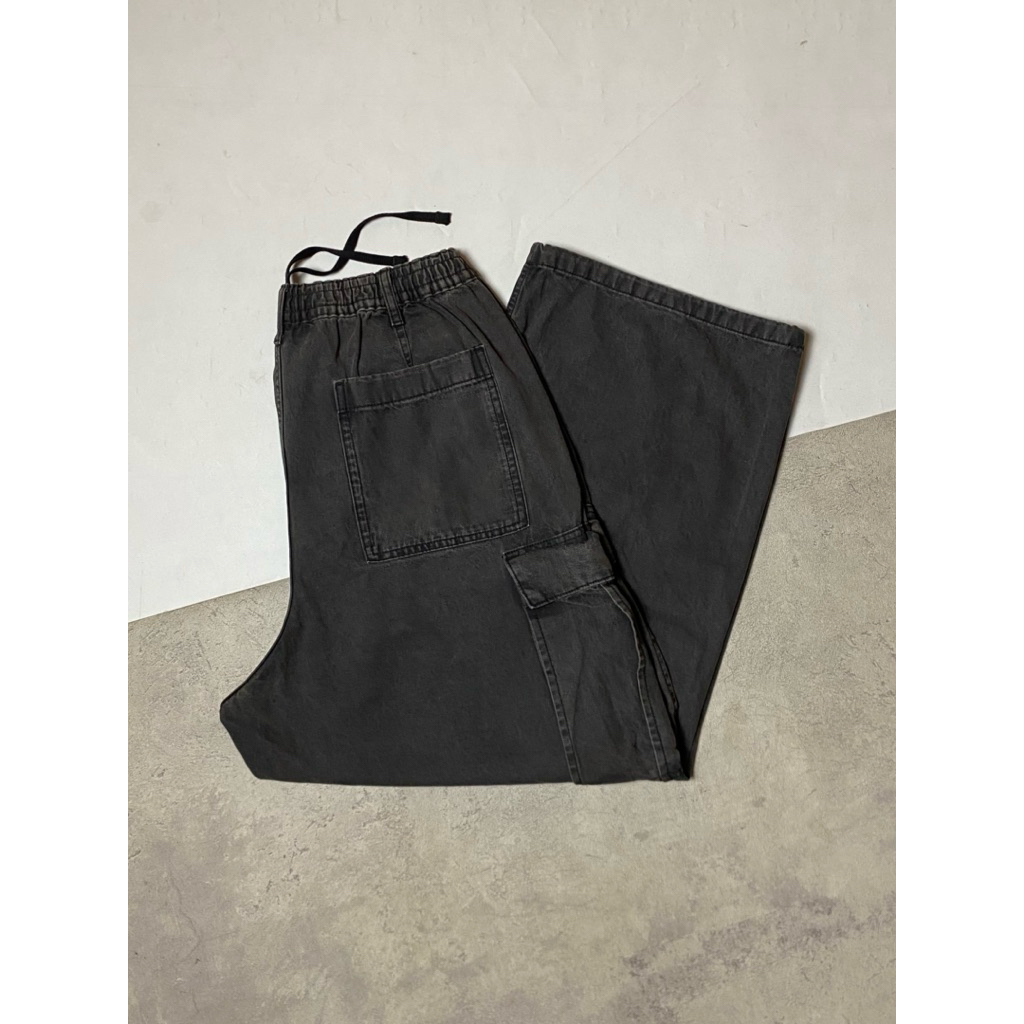 ZT 747 - GU by UNIQLO Relaxed Cargo Wide Pants. Dark Jeans