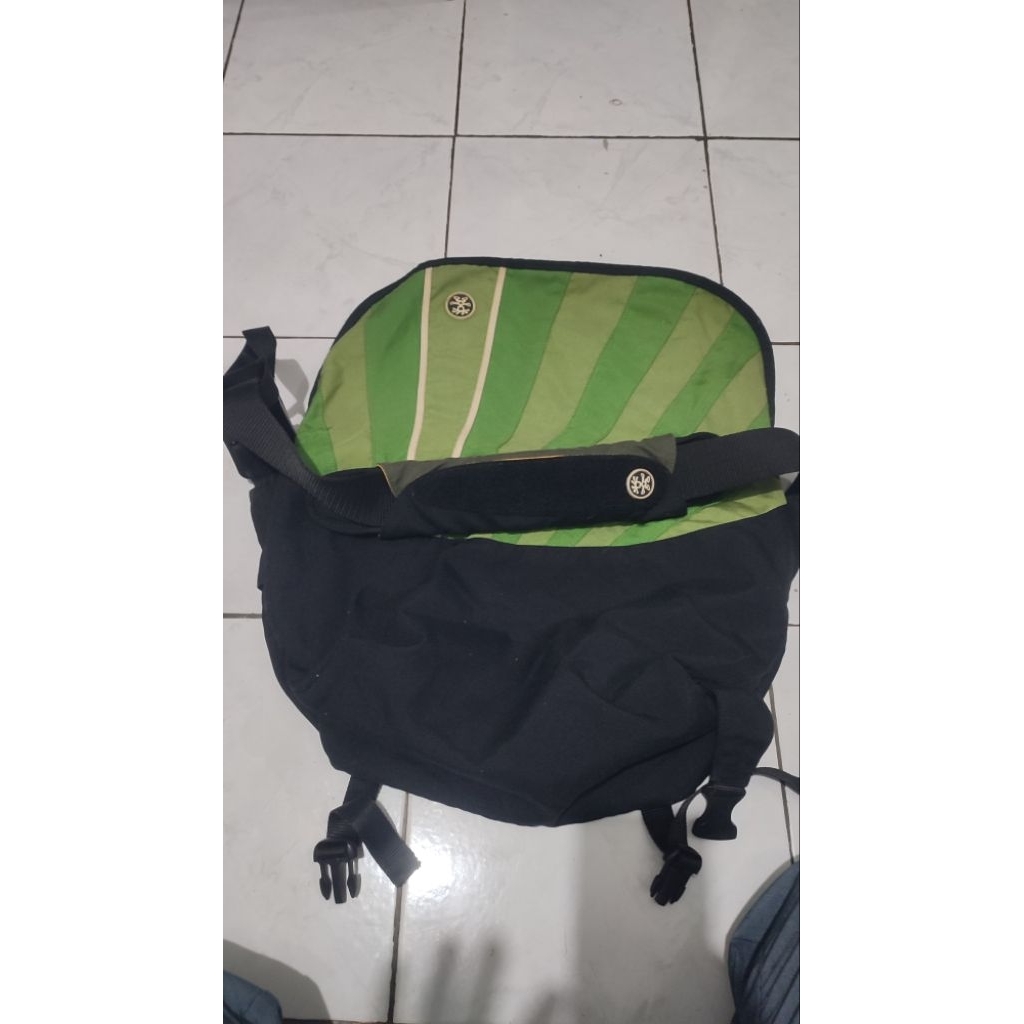 tas slempang crumpler