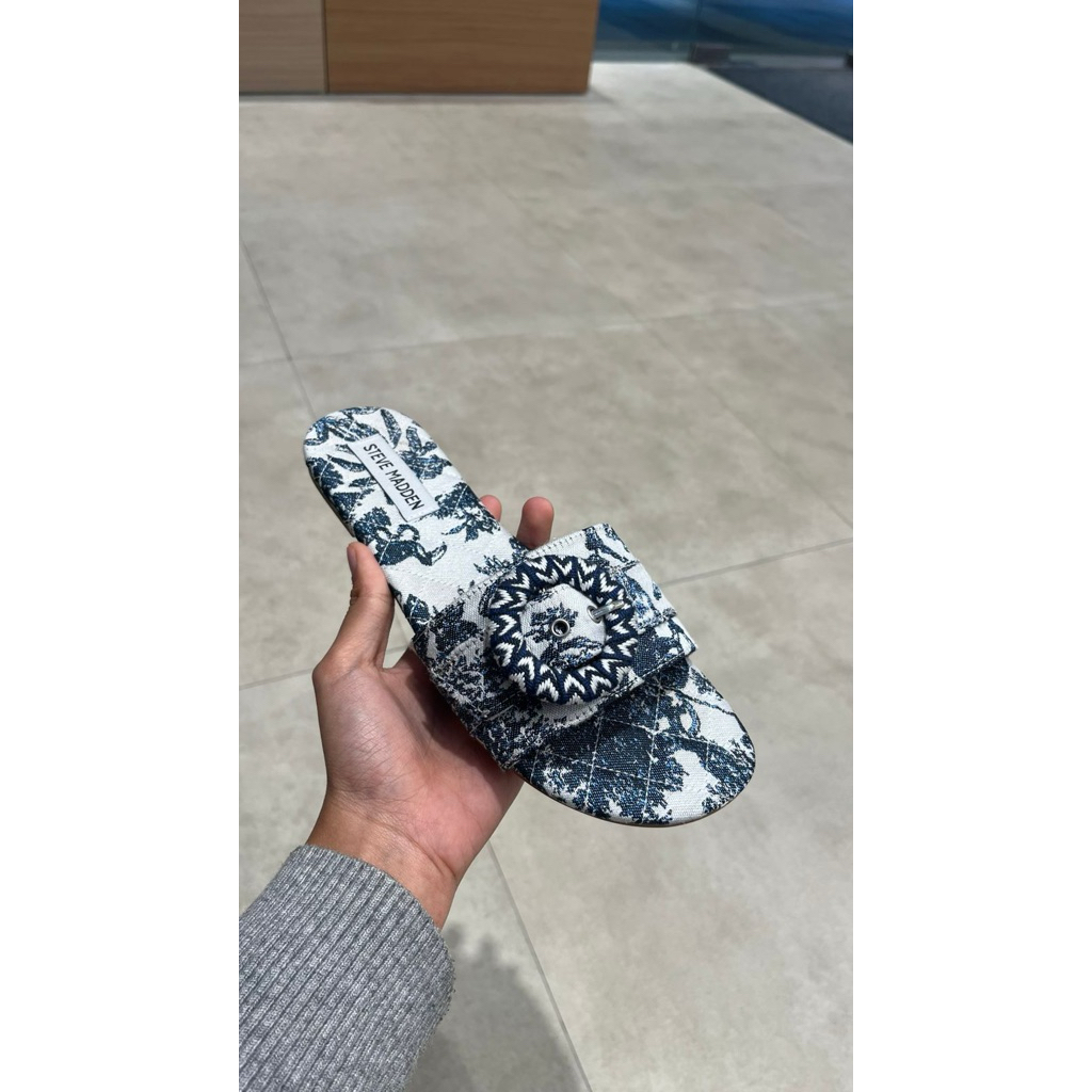steve madden flat sandal