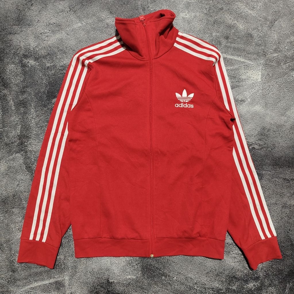 jaket merah pria