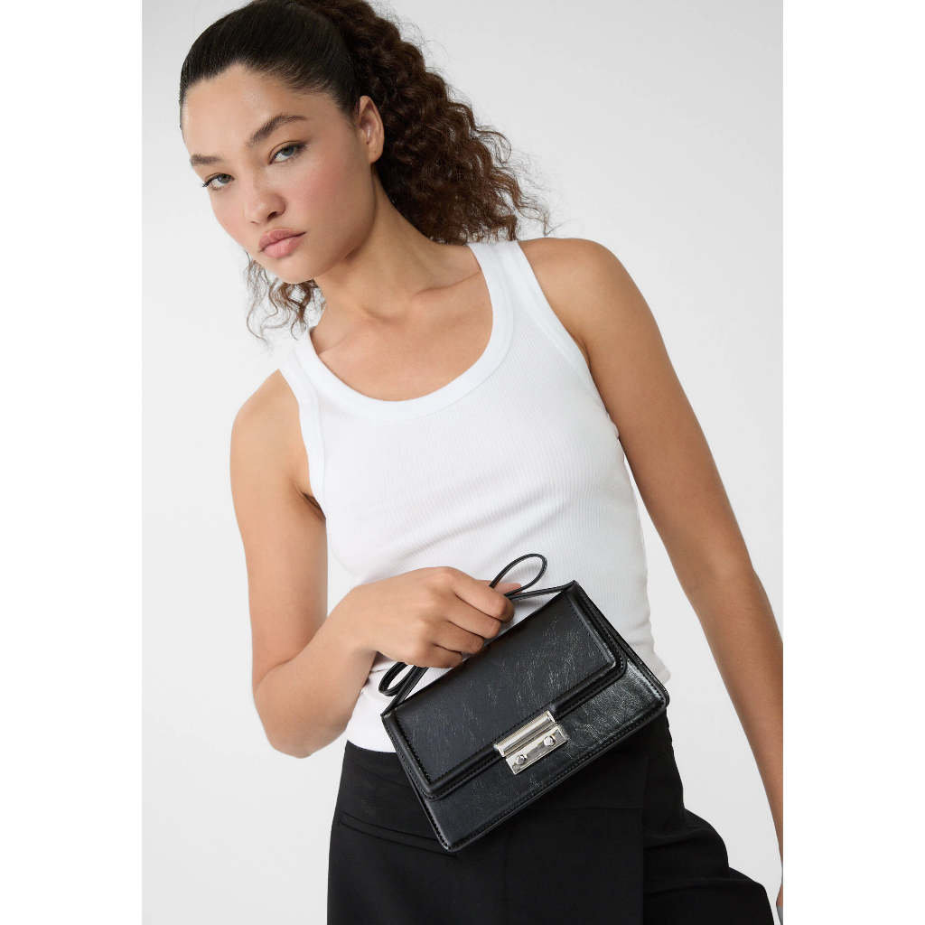 STRADIVARIUS Black crossbody sling bag with a chain strap