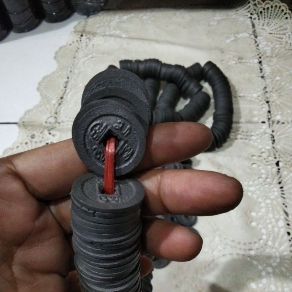 pis bolong jinah bolong tridatu satakan/per renteng