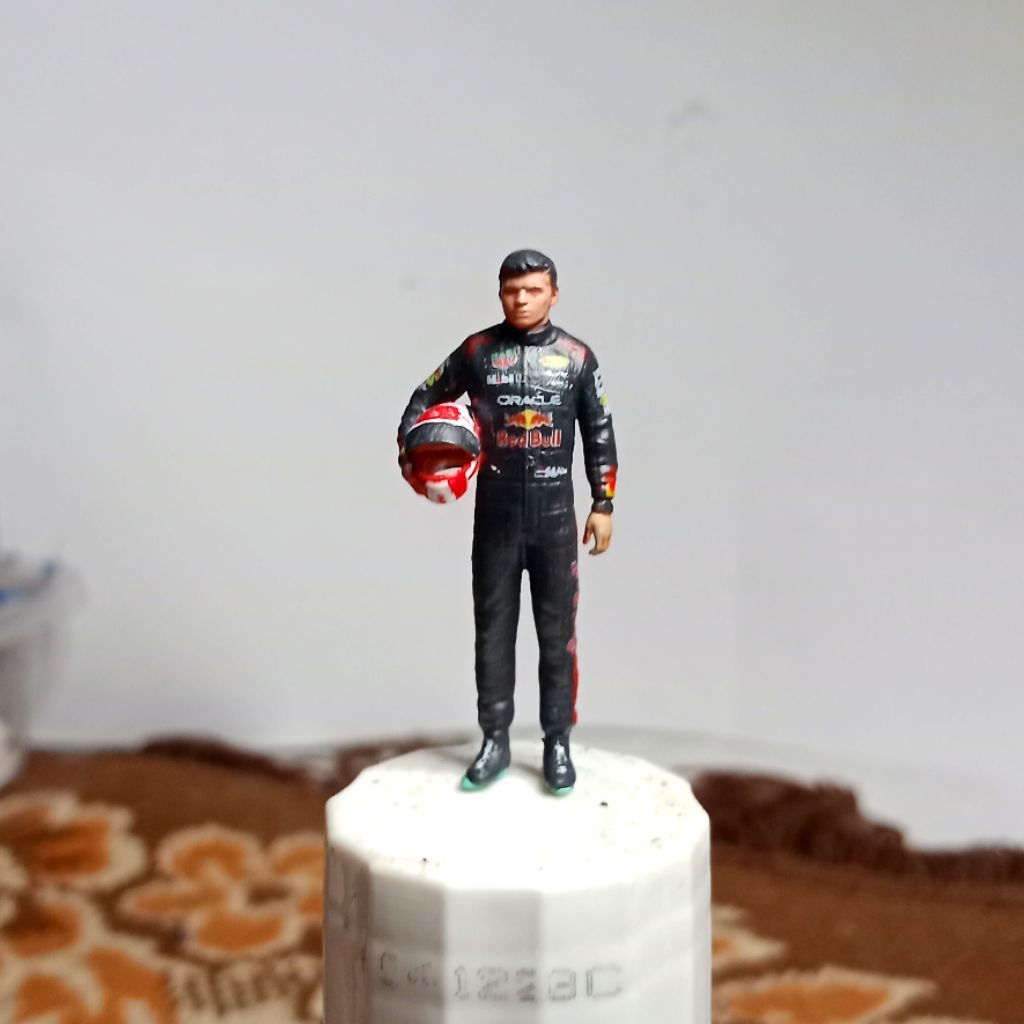 Miniatur Figure 1:43 Pembalap Formula 1 Redbull Max Verstappen balap F1 Resin 3D for Mini Figure Dio