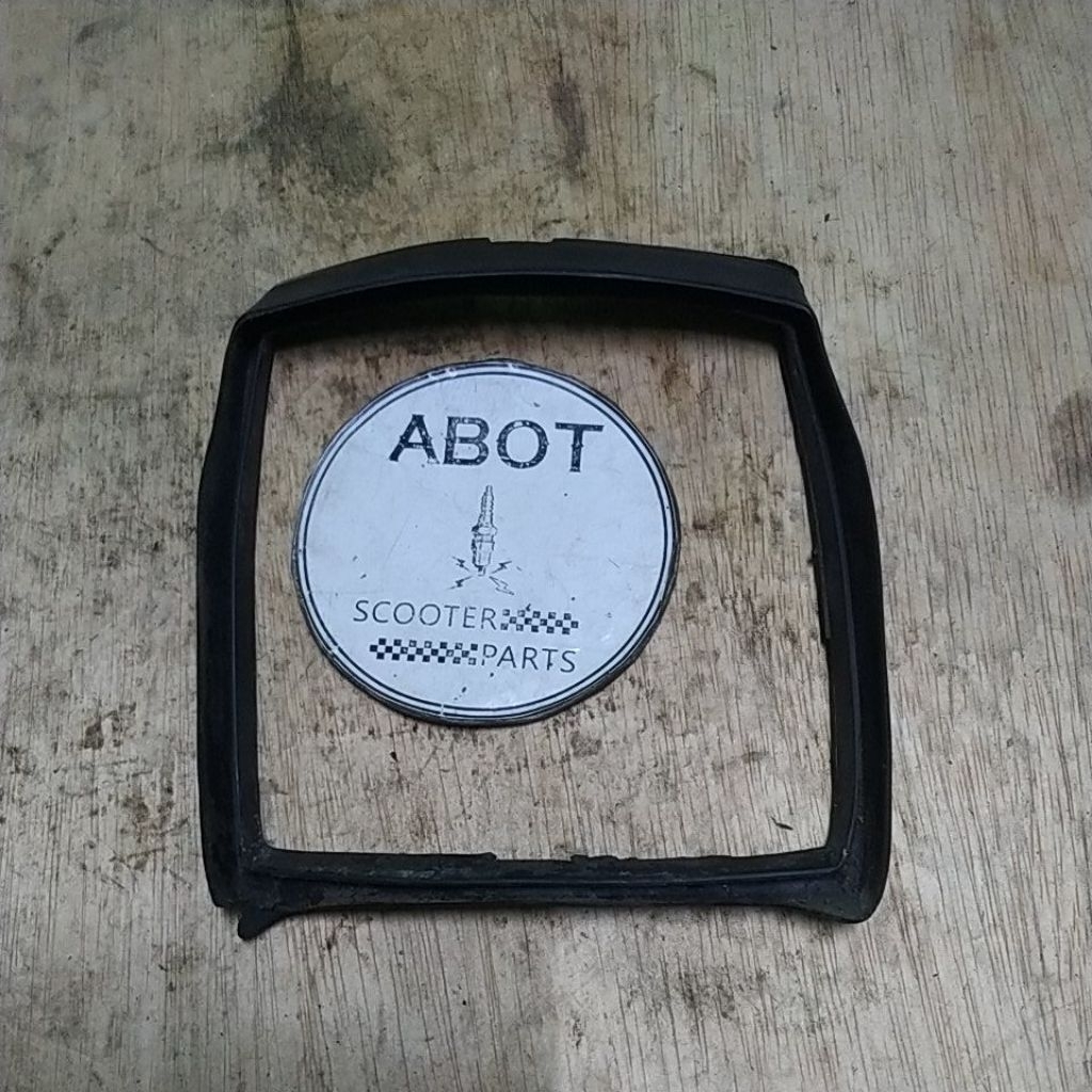 Karet lampu belakang vespa px
