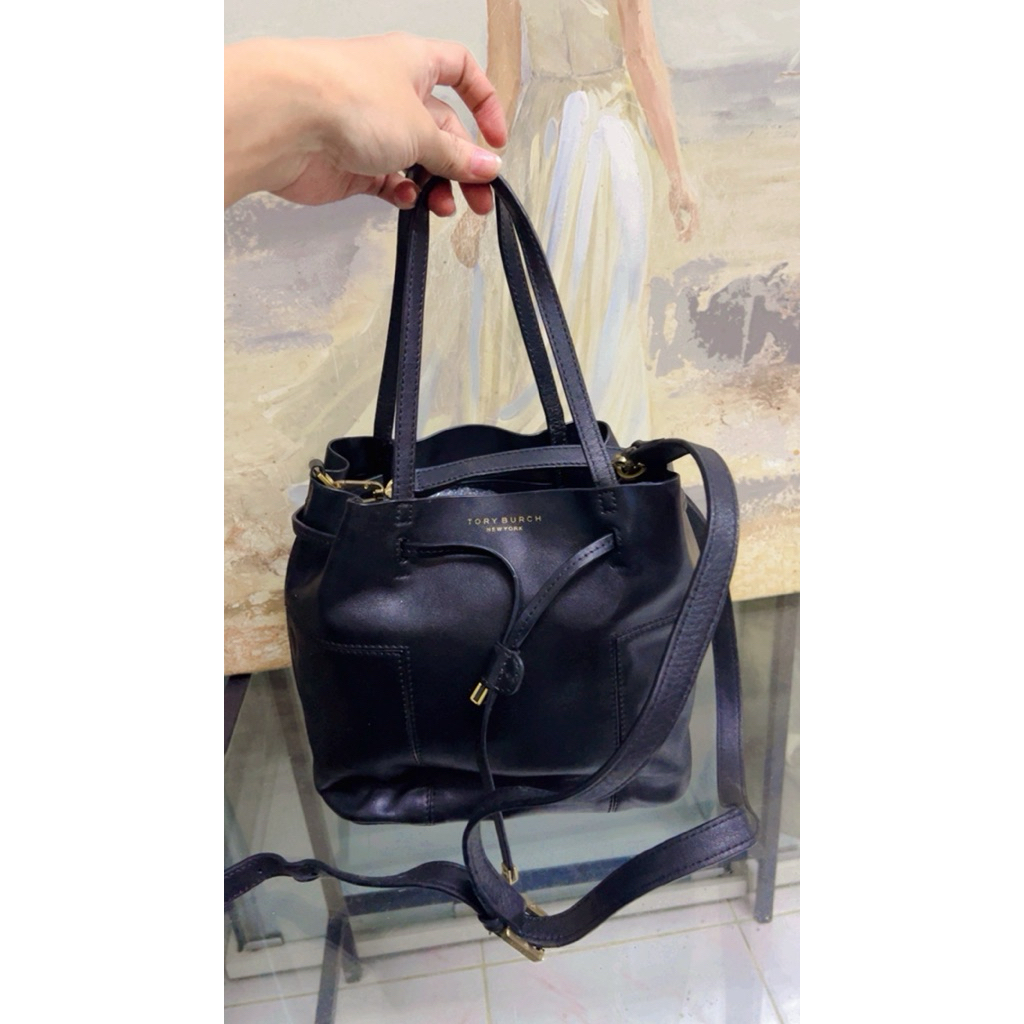 tas tangan tb serut hitam flexibel dan elegan