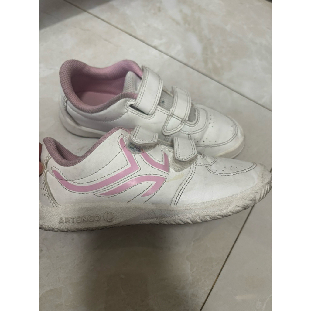 Preloved Sepatu Tenis Artengo Anak