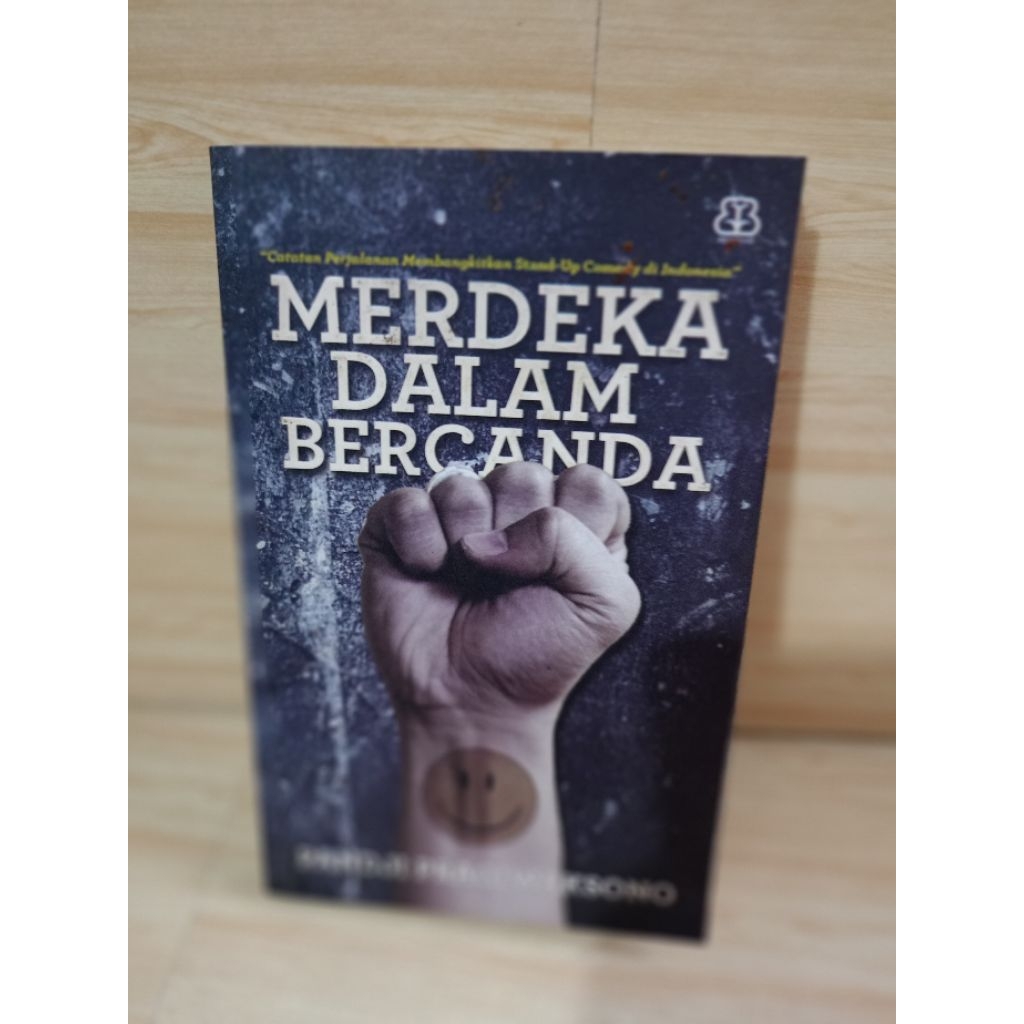 MERDEKA DALAM BERCANDA by pandji pragiwaksono