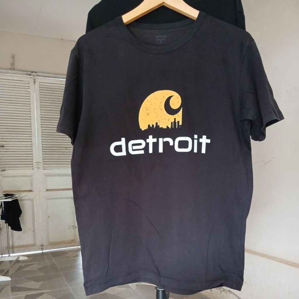 Kaos katun warna hitam kerah kencang AIRISM second Original size L ld 108cm Pjg 68cm mulus no minus