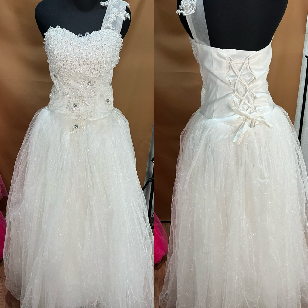 PRELOVED GAUN WEDDING