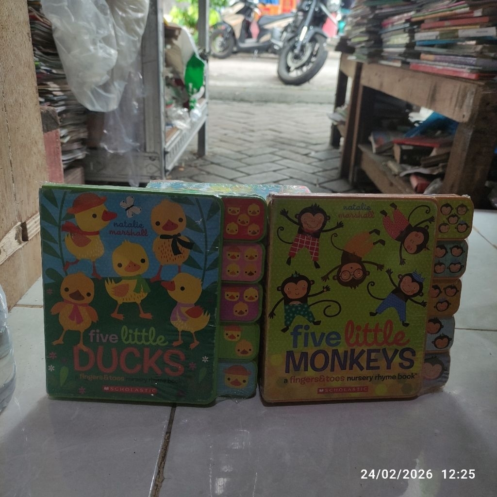 boardbook five little ducks / monkey fingers&toes nursery rhyme book