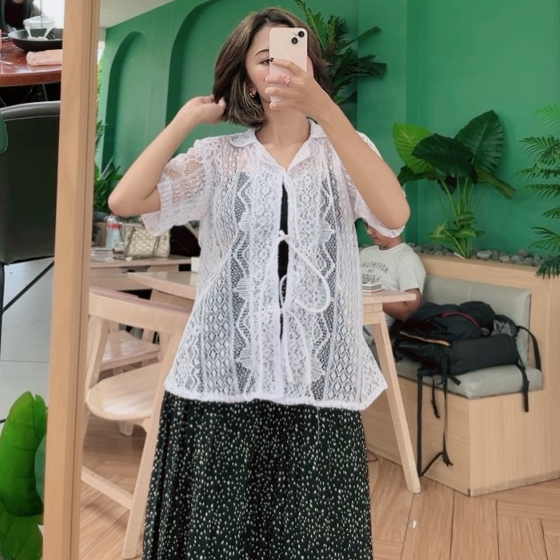 Lessy Blus Brukat Shirt / Baju Pendek Atasan Wanita Lengan Panjang motif Bunga hijab Friendly Brokat