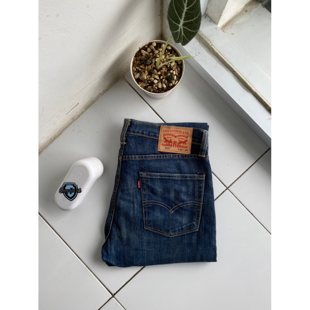 Celana jens Levis 513