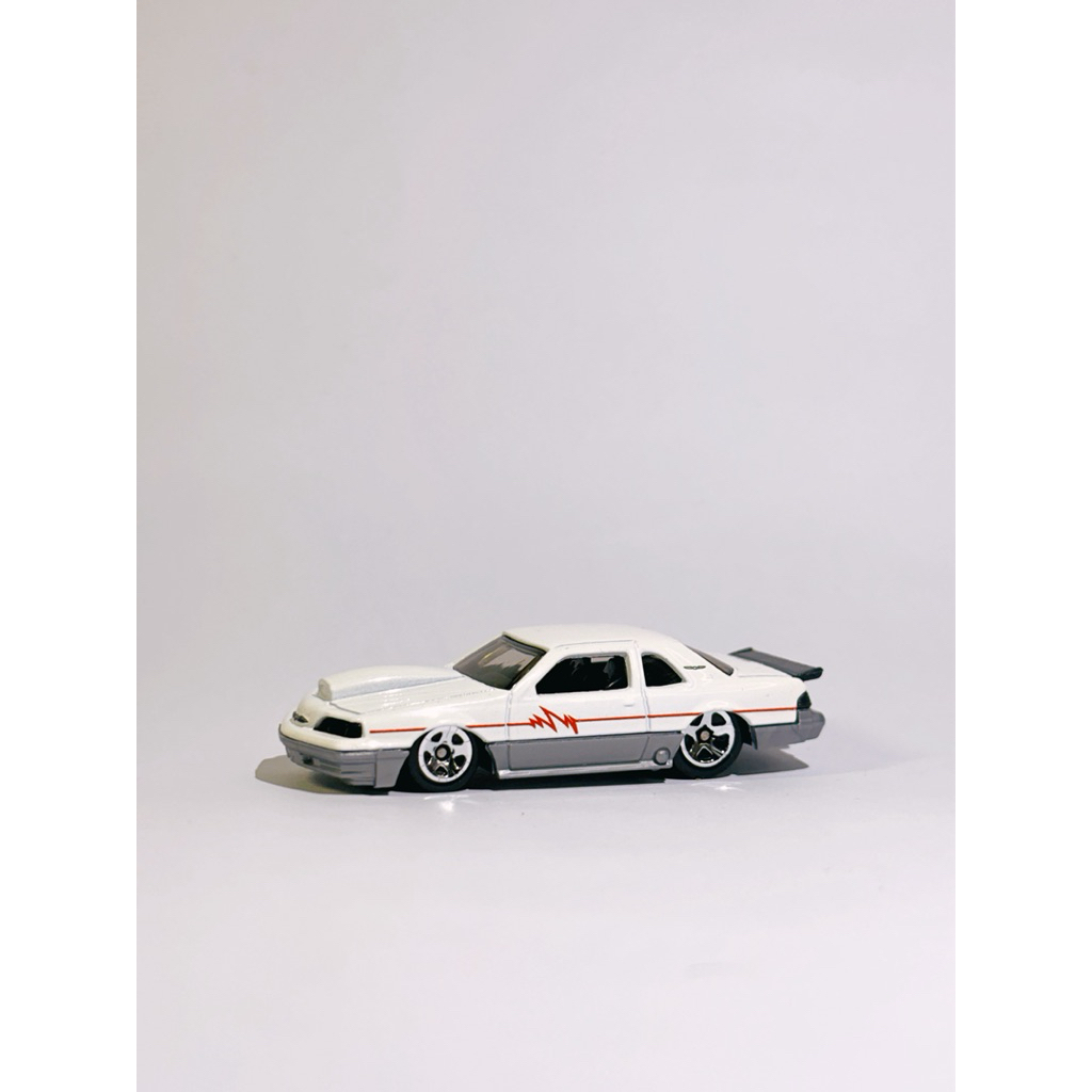 Hot Wheels 88 Ford T-Bird