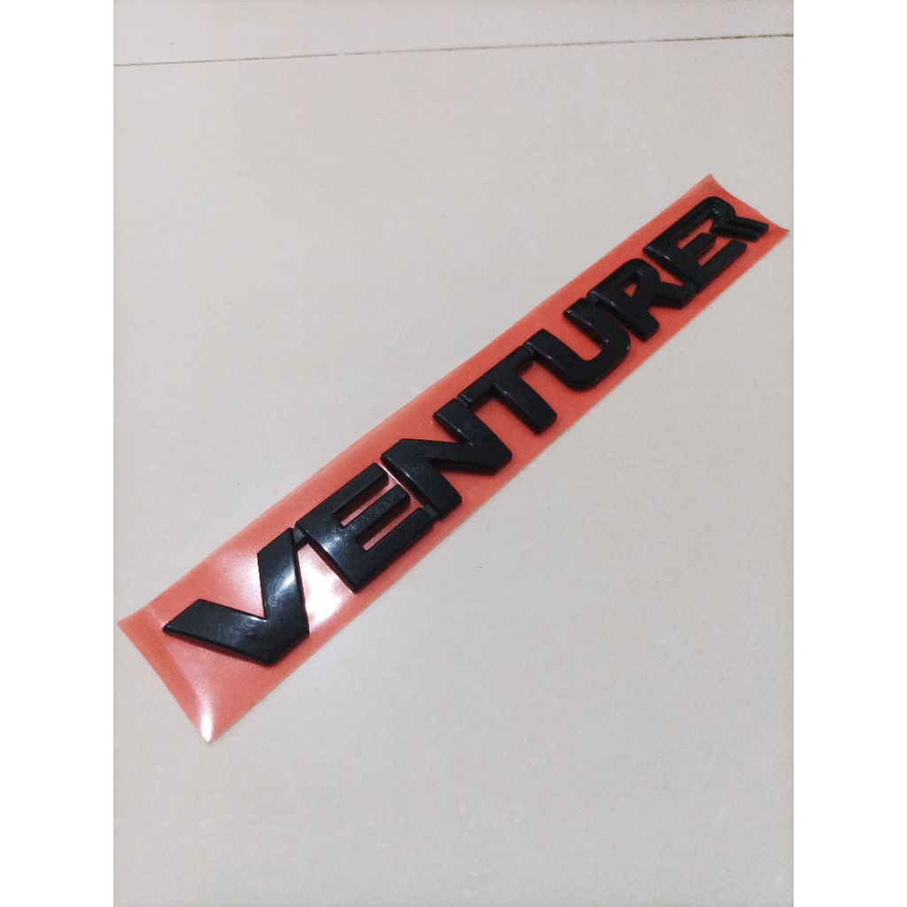 EMBLEM TULISAN VENTURER TOYOTA INNOVA REBORN BLACK GLOSSY