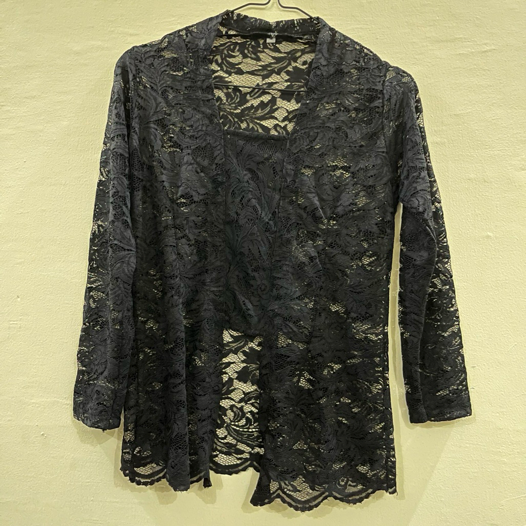 kebaya brokat kutubaru warna hitam