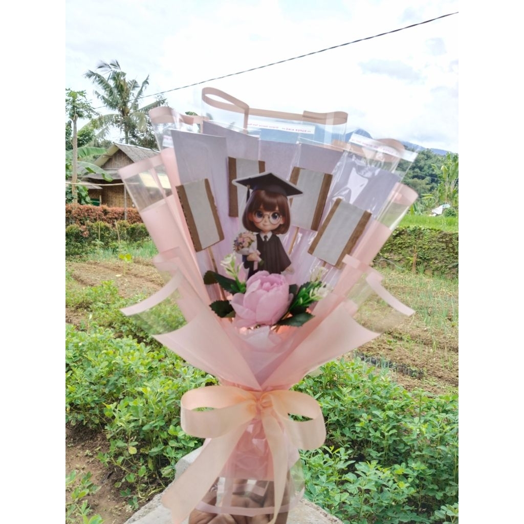 Buket topper wisuda/5 lembar wadah isi uang /4 stik snack fraktis tinggal isi uang free kartu ucapan