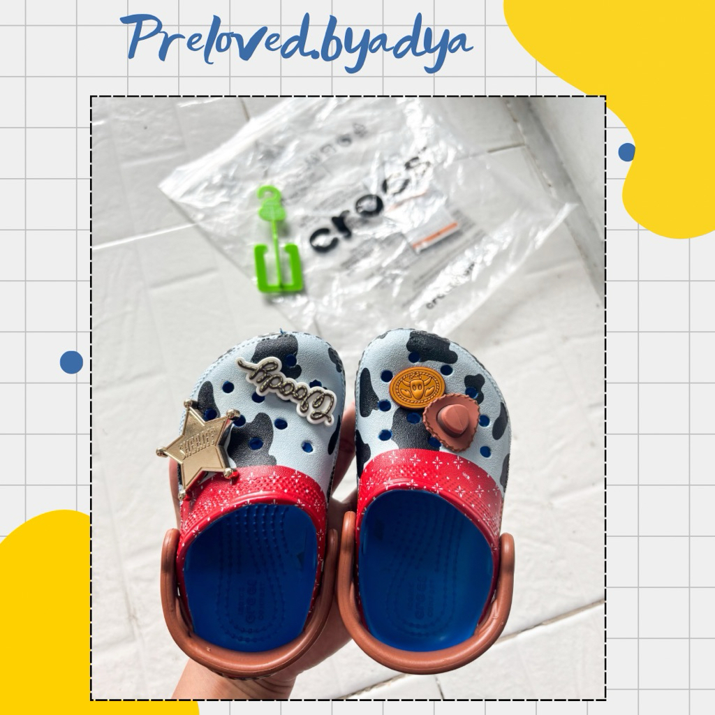 Preloved. Sendal Crocs TOY STORY - WOODY grey anak (toddler) Usia 1-2tahun