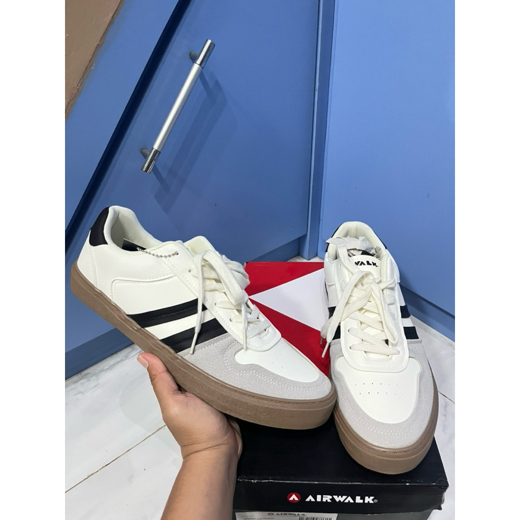 Sepatu sneakers Airwalk Men putih list hitam ukuran 44 sale 70% (DENVER)
