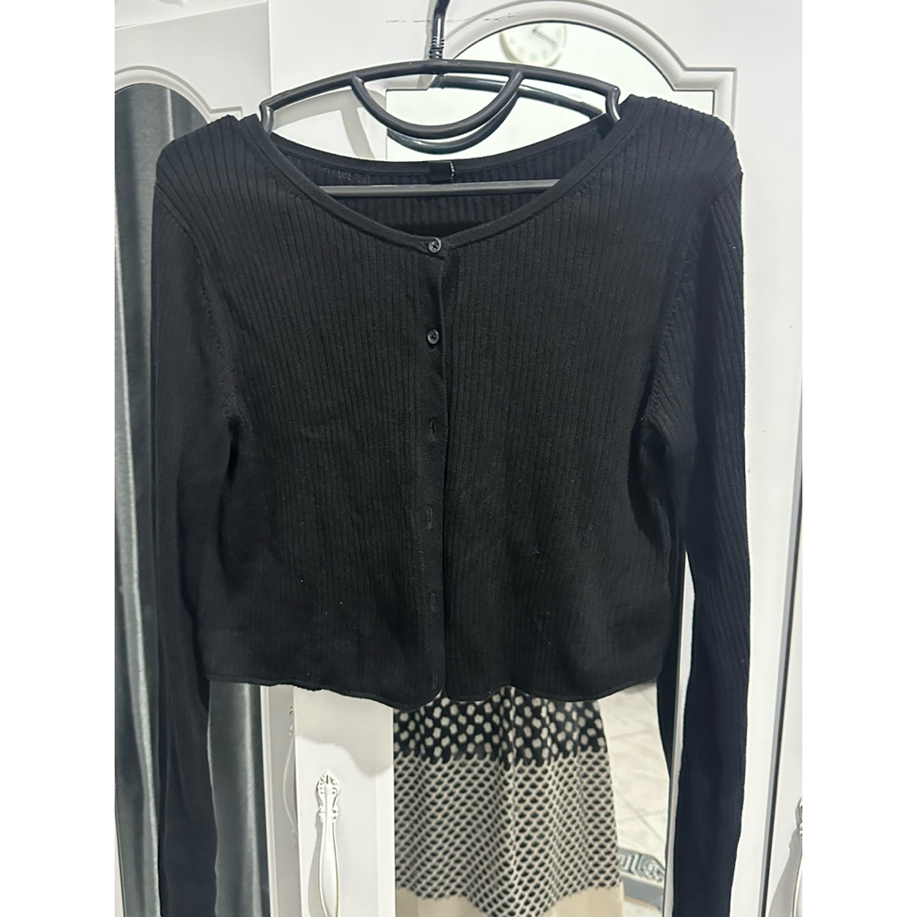 Preloved uniqlo cardigan crop tee black